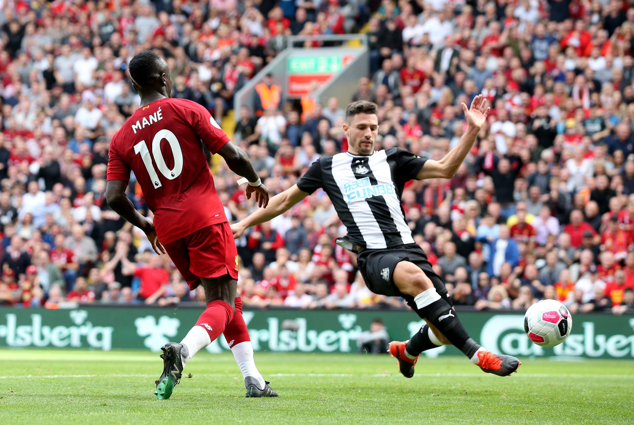 并在社交媒 并在社交媒